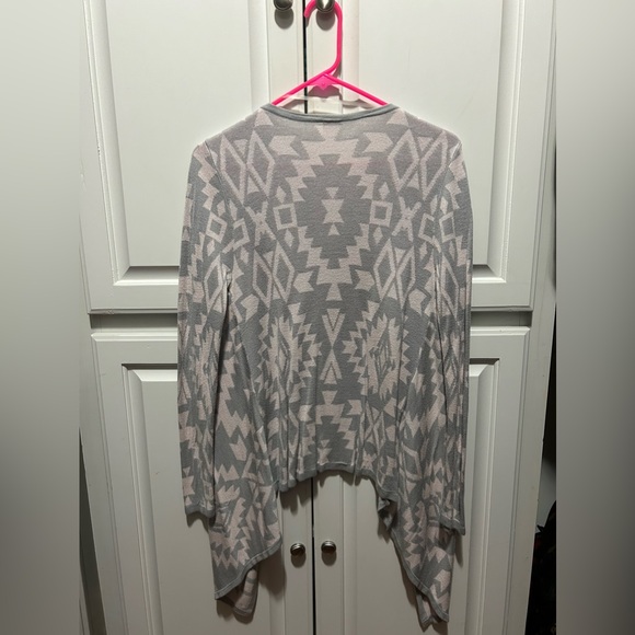 Gray and light pink. Aztec style. Cardigan. 3/4 sleeve. - Picture 3 of 3